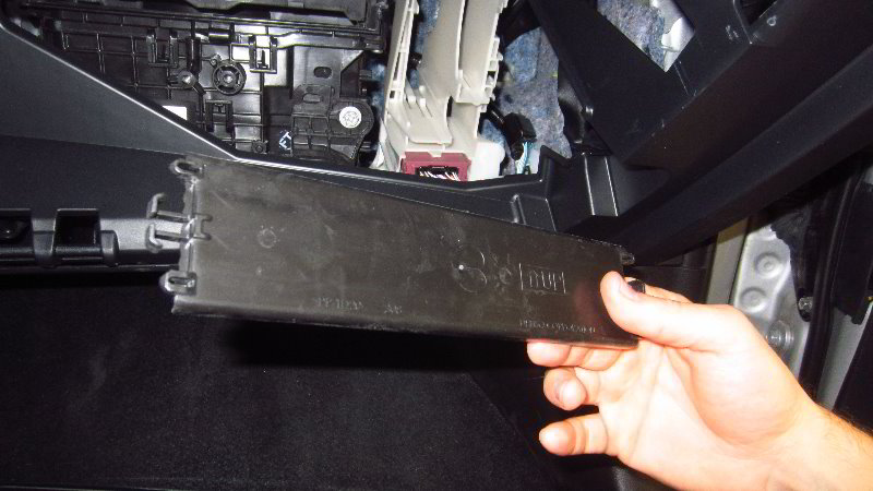2020-Toyota-Corolla-Cabin-Air-Filter-Replacement-Guide-013