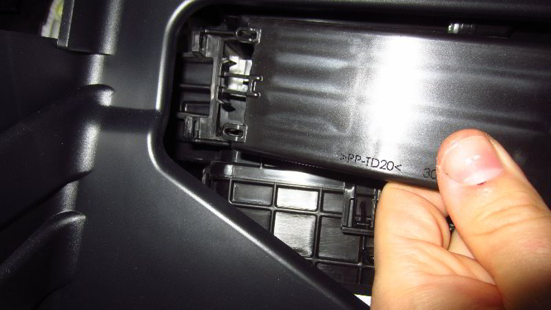 2020-Toyota-Corolla-Cabin-Air-Filter-Replacement-Guide-029