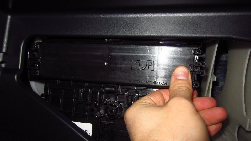 2020-Toyota-Corolla-Cabin-Air-Filter-Replacement-Guide-030