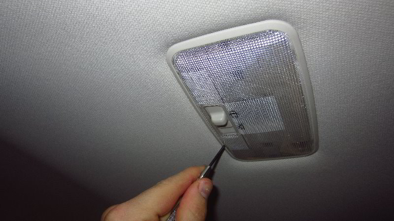 2020-Toyota-Corolla-Dome-Light-Bulb-Replacement-Guide-003