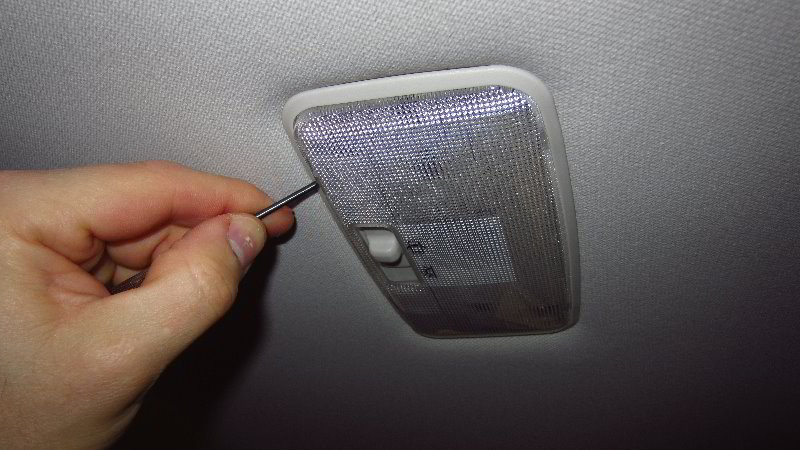 2020-Toyota-Corolla-Dome-Light-Bulb-Replacement-Guide-004