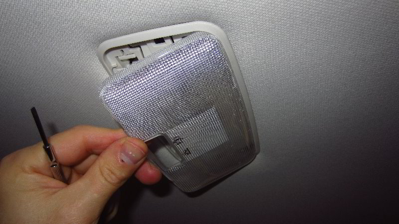 2020-Toyota-Corolla-Dome-Light-Bulb-Replacement-Guide-005