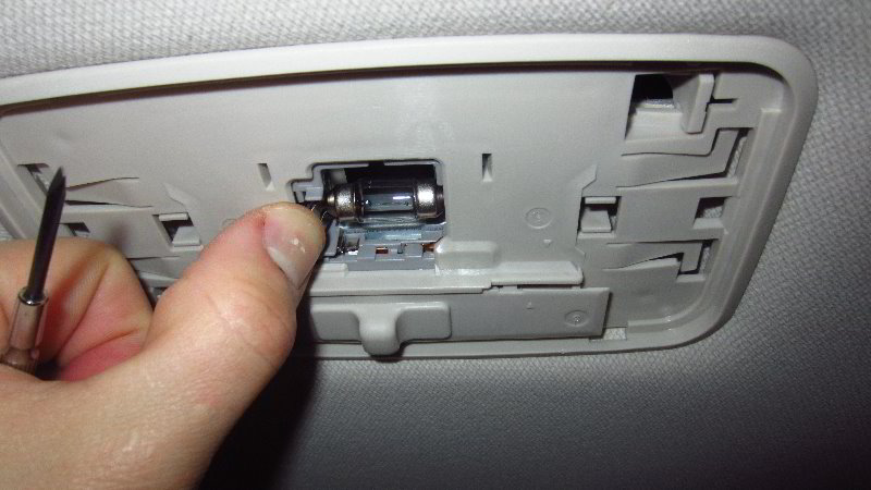 2020-Toyota-Corolla-Dome-Light-Bulb-Replacement-Guide-008