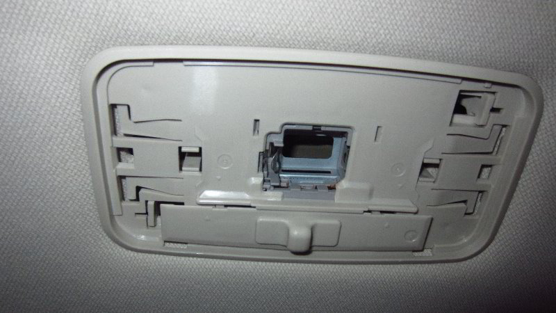 2020-Toyota-Corolla-Dome-Light-Bulb-Replacement-Guide-010