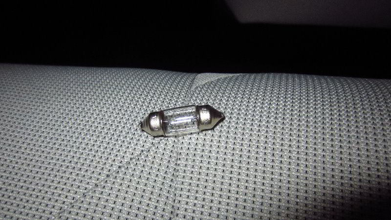 2020-Toyota-Corolla-Dome-Light-Bulb-Replacement-Guide-011