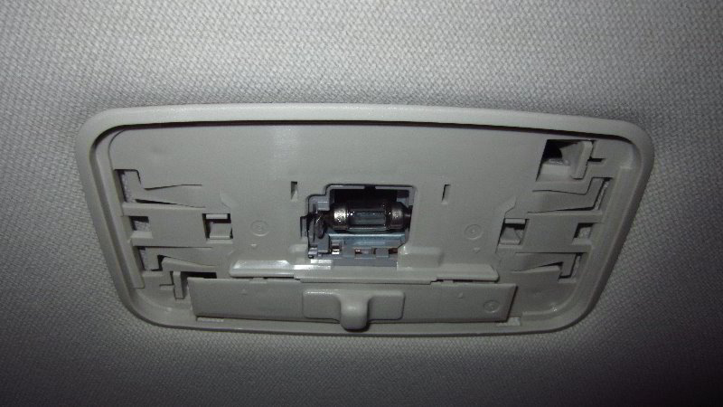2020-Toyota-Corolla-Dome-Light-Bulb-Replacement-Guide-013