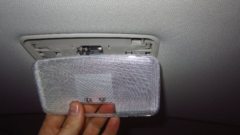 2020-Toyota-Corolla-Dome-Light-Bulb-Replacement-Guide-014