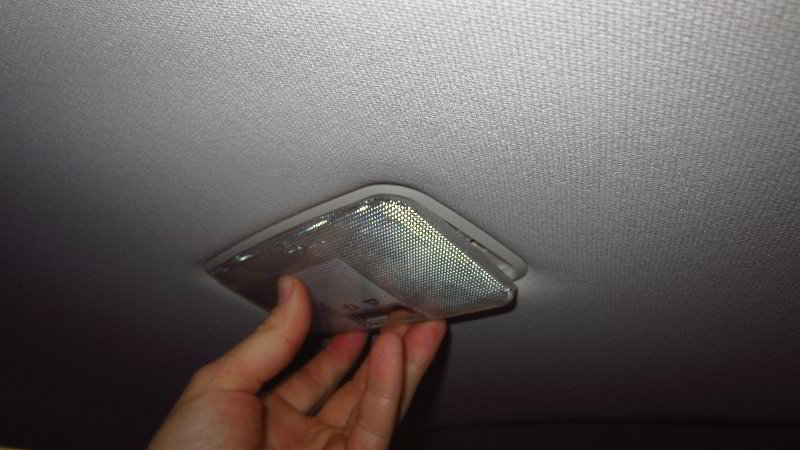 2020-Toyota-Corolla-Dome-Light-Bulb-Replacement-Guide-015