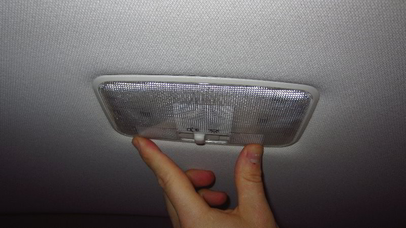 2020-Toyota-Corolla-Dome-Light-Bulb-Replacement-Guide-016