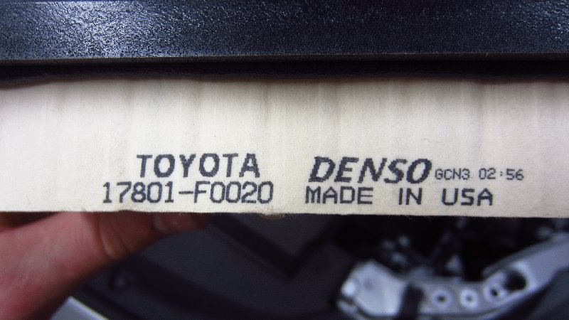 2020-Toyota-Corolla-Engine-Air-Filter-Replacement-Guide-016