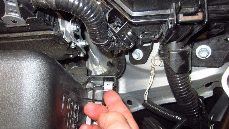 2020-Toyota-Corolla-Engine-Air-Filter-Replacement-Guide-022