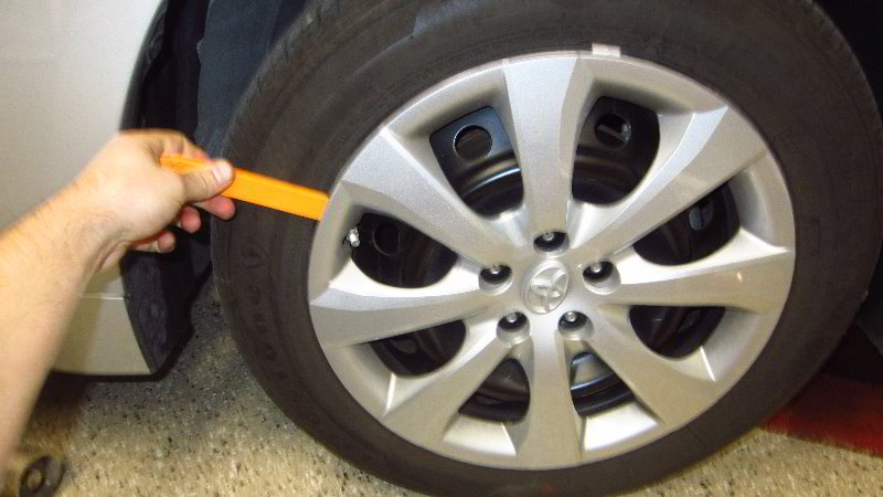 2020-Toyota-Corolla-Front-Brake-Pads-Replacement-Guide-002