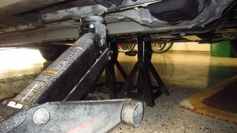 2020-Toyota-Corolla-Front-Brake-Pads-Replacement-Guide-006