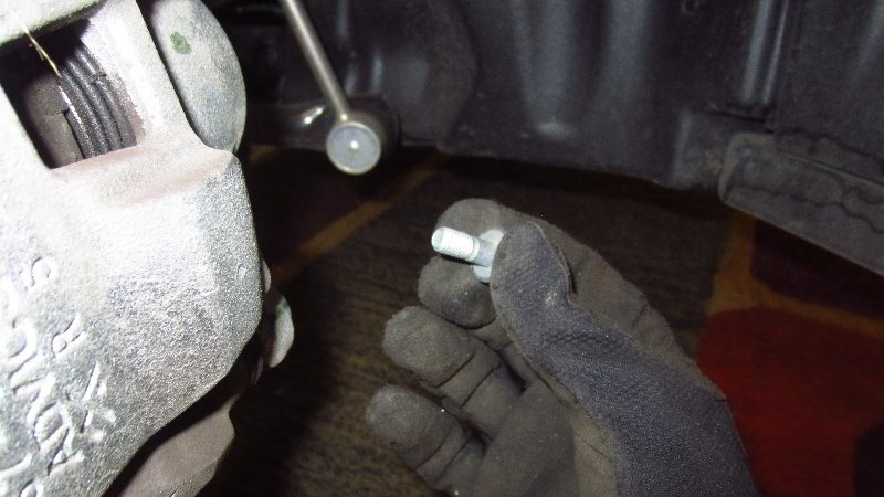 2020-Toyota-Corolla-Front-Brake-Pads-Replacement-Guide-014