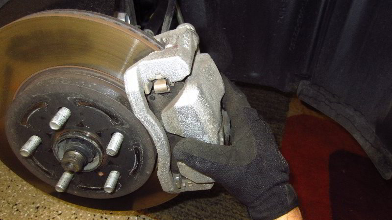 2020-Toyota-Corolla-Front-Brake-Pads-Replacement-Guide-016