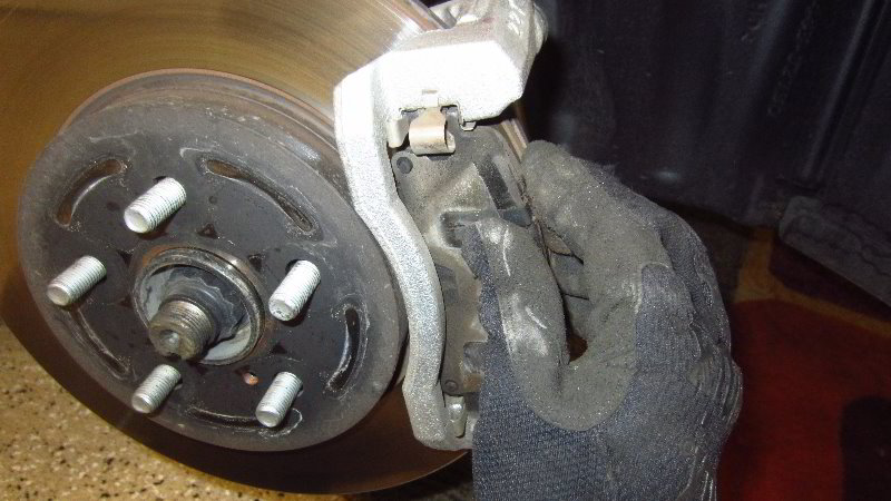 2020-Toyota-Corolla-Front-Brake-Pads-Replacement-Guide-019