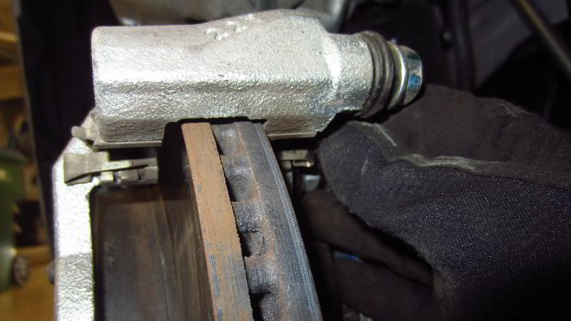 2020-Toyota-Corolla-Front-Brake-Pads-Replacement-Guide-022