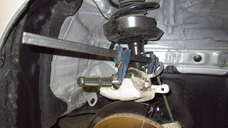 2020-Toyota-Corolla-Front-Brake-Pads-Replacement-Guide-026