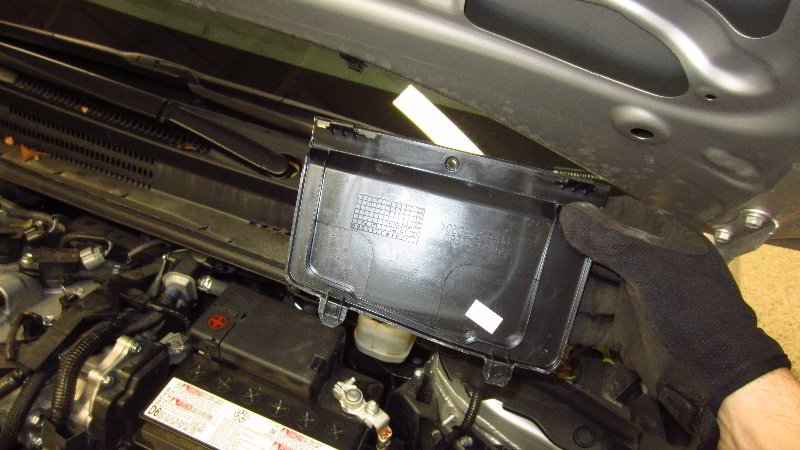 2020-Toyota-Corolla-Front-Brake-Pads-Replacement-Guide-028