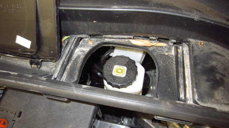 2020-Toyota-Corolla-Front-Brake-Pads-Replacement-Guide-029