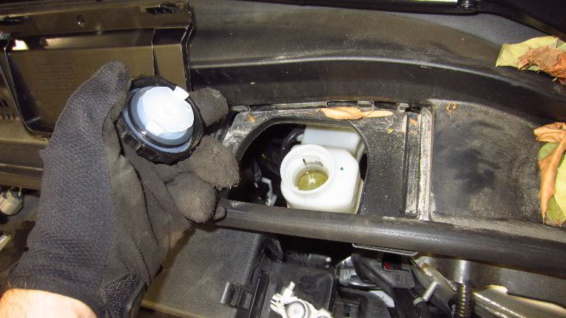 2020-Toyota-Corolla-Front-Brake-Pads-Replacement-Guide-030