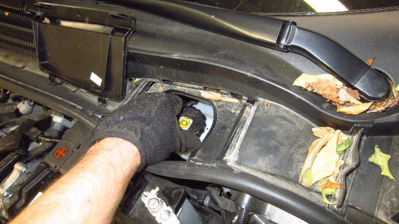 2020-Toyota-Corolla-Front-Brake-Pads-Replacement-Guide-032