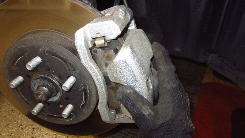 2020-Toyota-Corolla-Front-Brake-Pads-Replacement-Guide-036