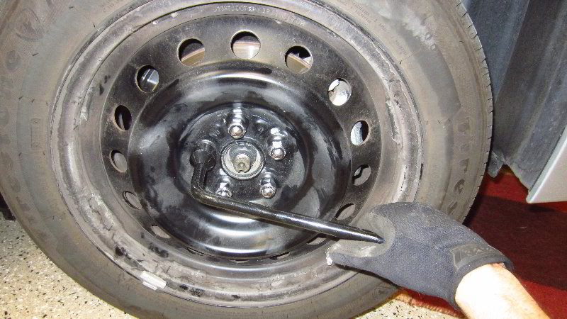 2020-Toyota-Corolla-Front-Brake-Pads-Replacement-Guide-045