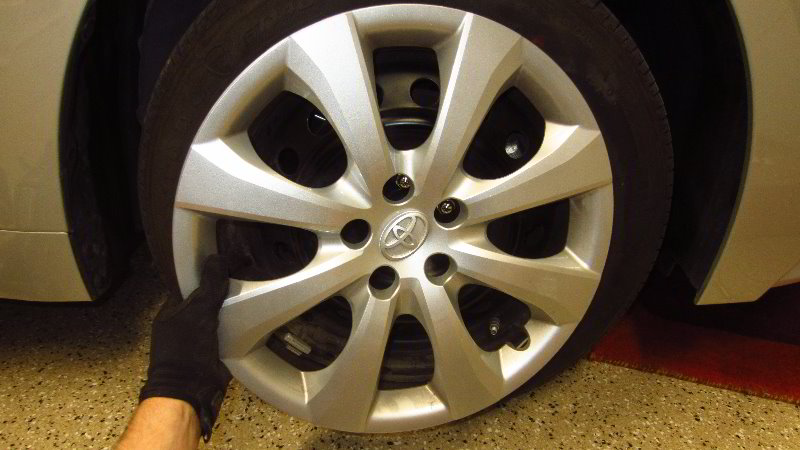 2020-Toyota-Corolla-Front-Brake-Pads-Replacement-Guide-048