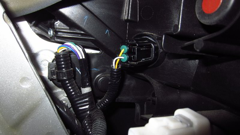 2020-Toyota-Corolla-Front-Side-Marker-Light-Bulbs-Replacement-Guide-013