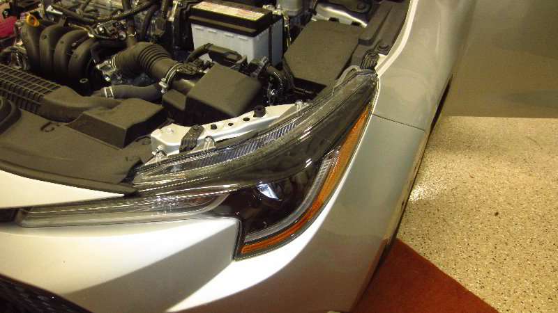 2020-Toyota-Corolla-Front-Turn-Signal-Light-Bulb-Replacement-Guide-001