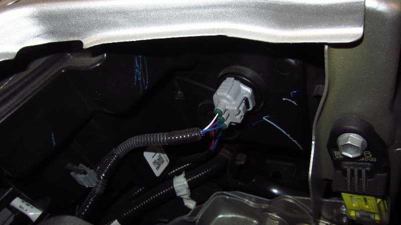 2020-Toyota-Corolla-Front-Turn-Signal-Light-Bulb-Replacement-Guide-003