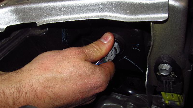 2020-Toyota-Corolla-Front-Turn-Signal-Light-Bulb-Replacement-Guide-004