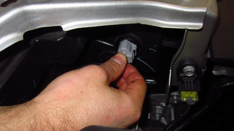 2020-Toyota-Corolla-Front-Turn-Signal-Light-Bulb-Replacement-Guide-010