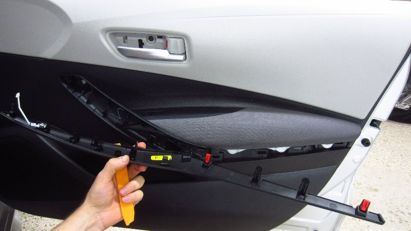 2020-Toyota-Corolla-Door-Panel-Removal-Guide-009