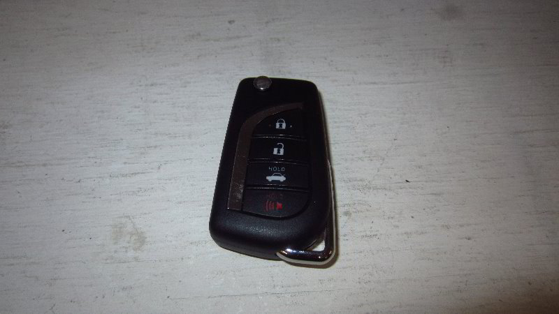 2020-Toyota-Corolla-Key-Fob-Battery-Replacement-Guide-001