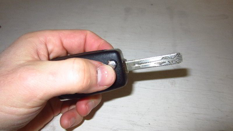 2020-Toyota-Corolla-Key-Fob-Battery-Replacement-Guide-003