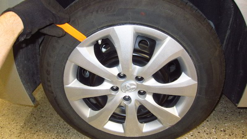 2020-Toyota-Corolla-Rear-Brake-Pads-Replacement-Guide-002