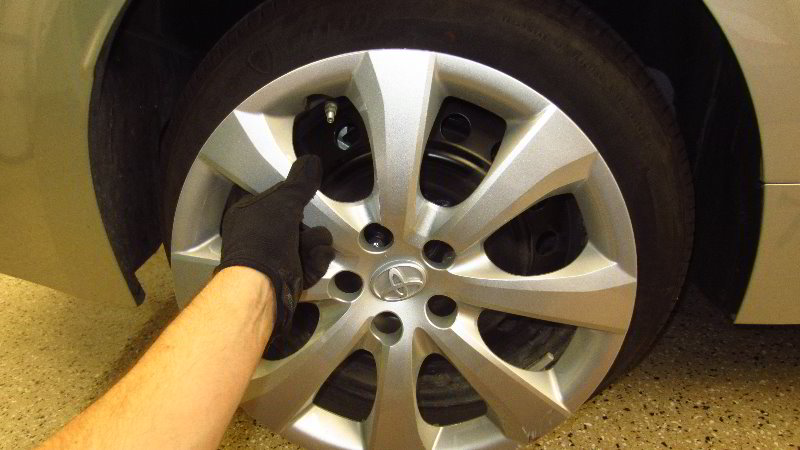 2020-Toyota-Corolla-Rear-Brake-Pads-Replacement-Guide-003