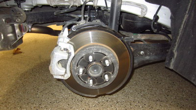 2020-Toyota-Corolla-Rear-Brake-Pads-Replacement-Guide-010