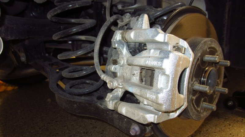 2020-Toyota-Corolla-Rear-Brake-Pads-Replacement-Guide-011