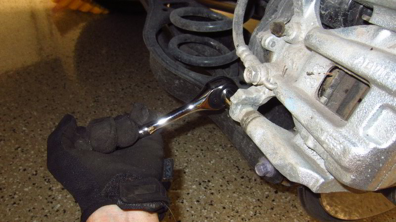 2020-Toyota-Corolla-Rear-Brake-Pads-Replacement-Guide-012