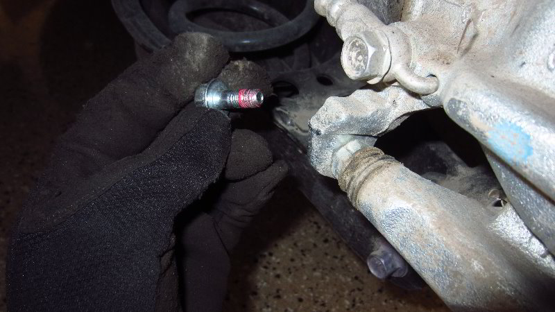 2020-Toyota-Corolla-Rear-Brake-Pads-Replacement-Guide-016