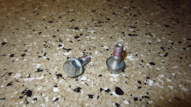 2020-Toyota-Corolla-Rear-Brake-Pads-Replacement-Guide-017