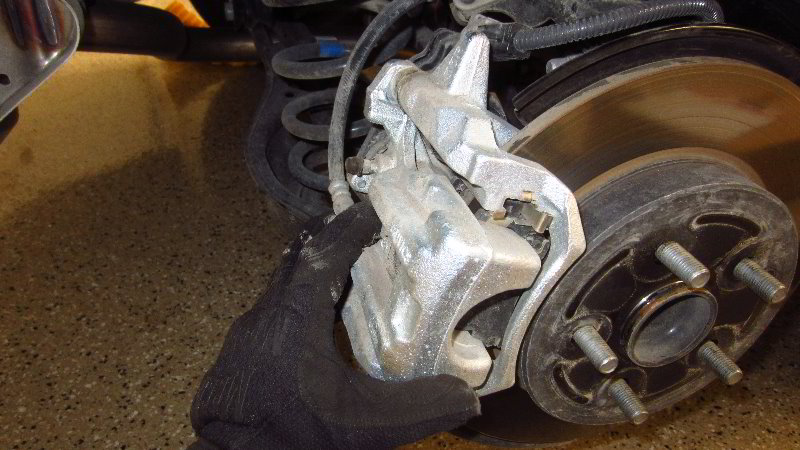 2020-Toyota-Corolla-Rear-Brake-Pads-Replacement-Guide-018