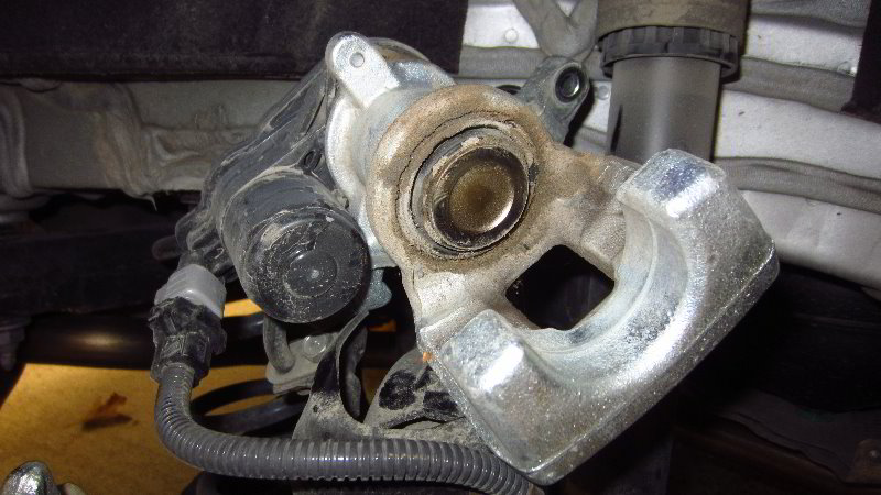 2020-Toyota-Corolla-Rear-Brake-Pads-Replacement-Guide-019