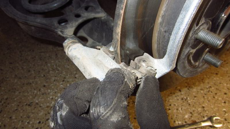 2020-Toyota-Corolla-Rear-Brake-Pads-Replacement-Guide-022