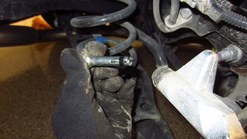 2020-Toyota-Corolla-Rear-Brake-Pads-Replacement-Guide-025