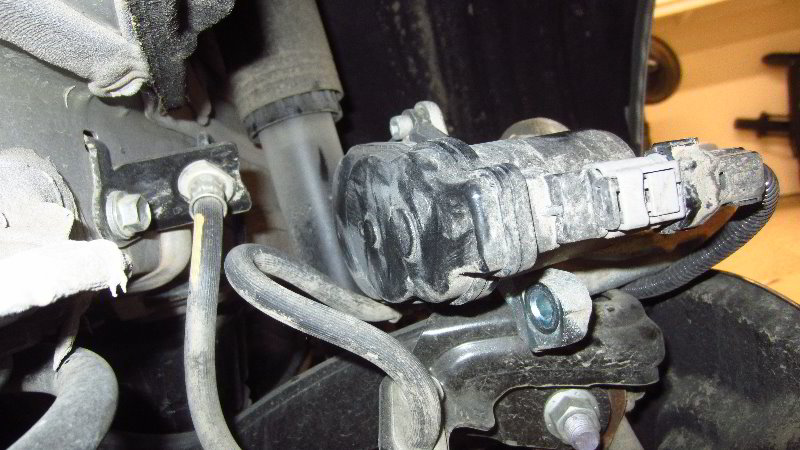 2020-Toyota-Corolla-Rear-Brake-Pads-Replacement-Guide-027