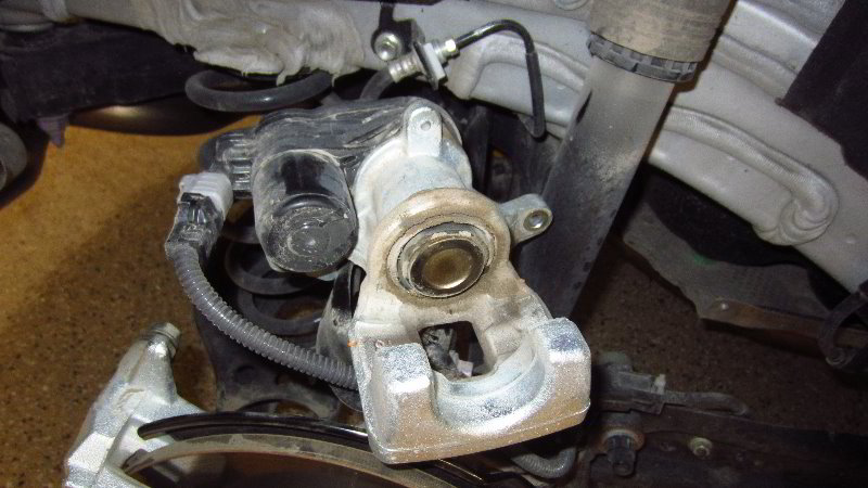 2020-Toyota-Corolla-Rear-Brake-Pads-Replacement-Guide-028